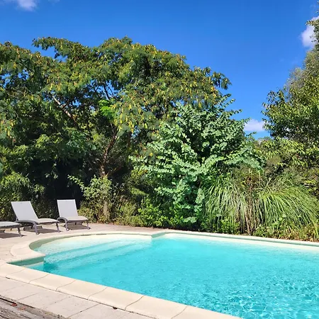 乐穆兰波旁住宿加早餐旅馆 Sainte-Nathalène